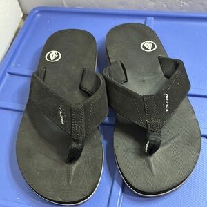 Volcom Black Flip Flops Men’s Sz 9-10 EUC